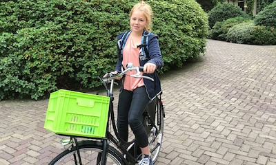 ¡Princesa sobre ruedas! Alexia de Holanda comienza el ‘insti’