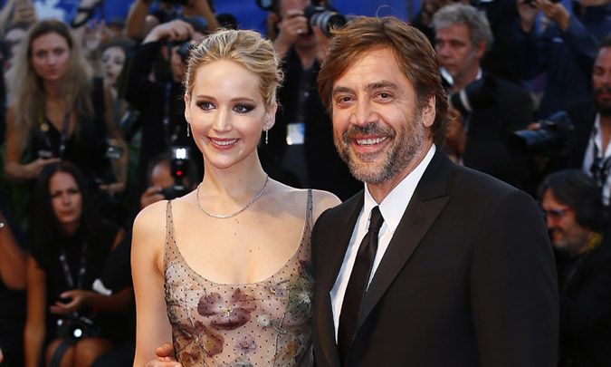 Javier Bardem espera en Venecia a Penélope y Jennifer Lawrence se presenta con su novio