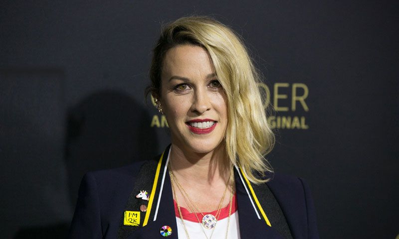 La batalla que libra Alanis Morissette contra su depresión posparto 14 meses después de ser madre