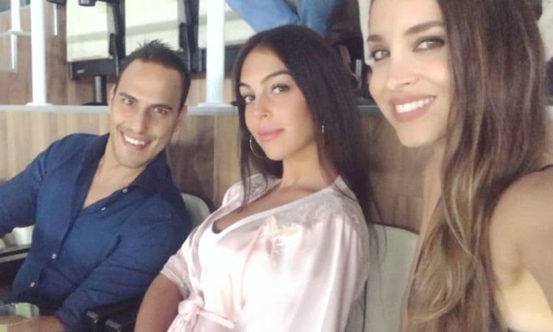 Georgina Rodríguez y su llamativo 'look' para ir al fútbol: una 'bata'