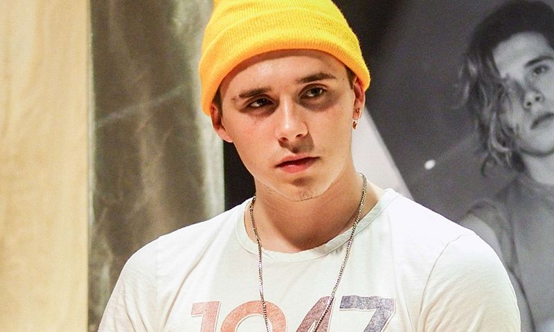 Brooklyn Beckham confirma su relación con Chloë Moretz en Instagram: “Echo de menos a mi chica”