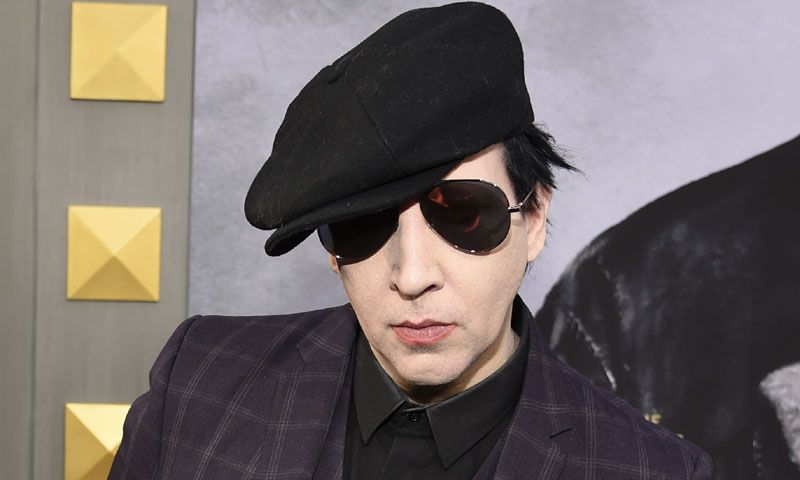 Marilyn Manson, hospitalizado tras caerle encima un decorado en un concierto
