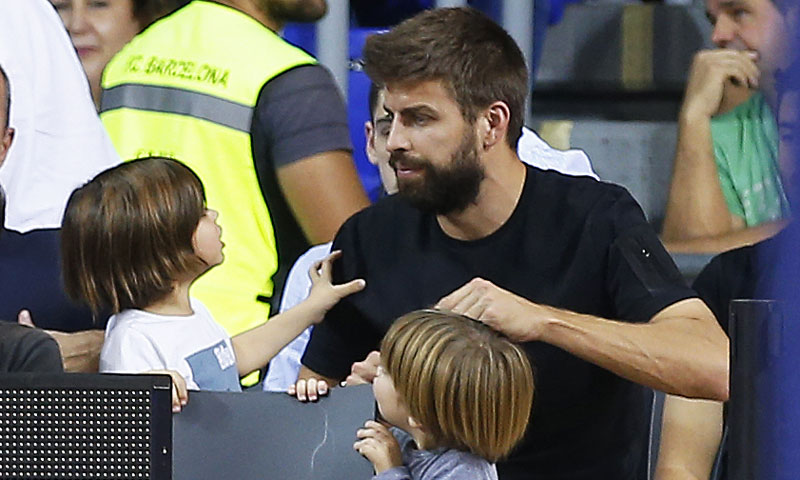 ¡Tarde de chicos! Mientras Shakira ensaya, Gerard Piqué y sus hijos se van al baloncesto