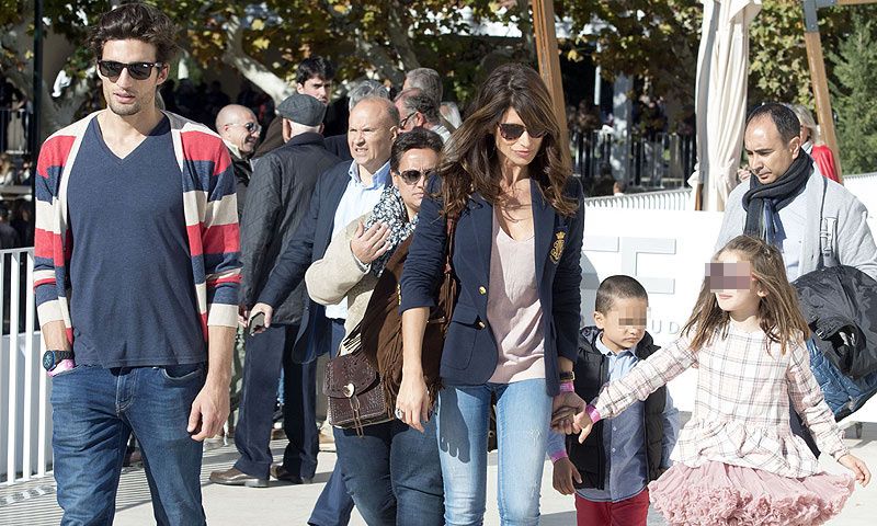 Tras el susto por su atraco, Sonia Ferrer recupera la sonrisa con su novio y su hija