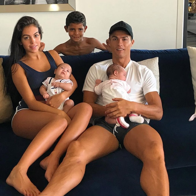 Georgina Rodríguez y Cristiano Ronaldo ya están en casa con su hija y cuentan con niñeras de lujo