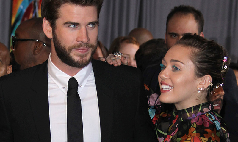 El original y romántico collar que Liam Hemsworth ha regalado a Miley Cyrus