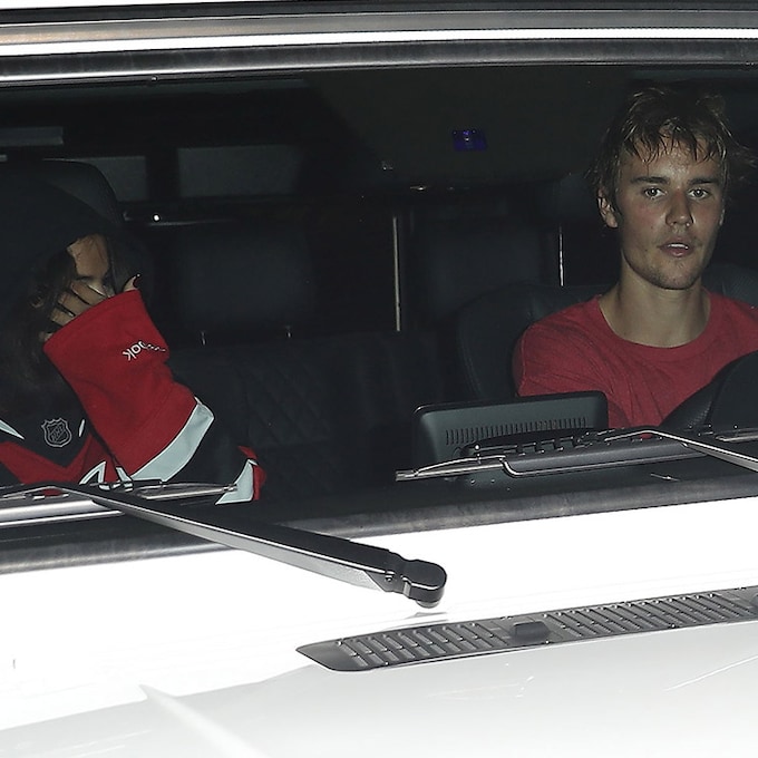 Justin Bieber acompaña a Selena Gomez a casa tras el revés de salud que ha sufrido la madre de la actriz