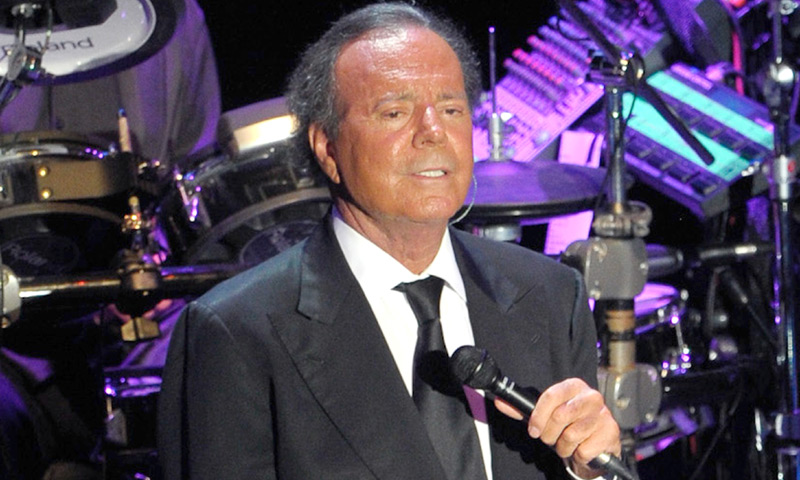 Admiten a trámite la demanda de paternidad interpuesta al cantante Julio Iglesias