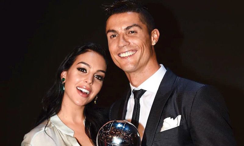 El sorprendente 'look' de Cristiano Ronaldo horas antes de enfrentarse al Barça
