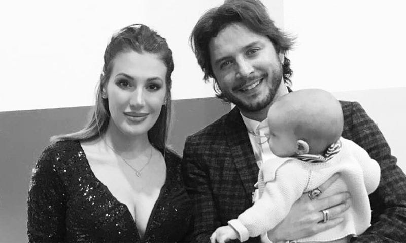 ¡Por fin! La primera foto de familia de Manuel Carrasco y Almudena Navalón