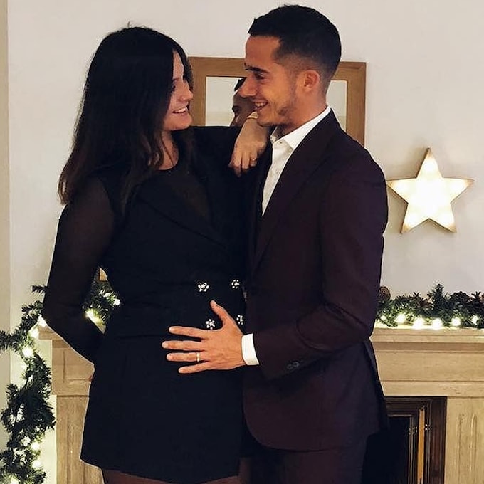 El futbolista Lucas Vázquez y su mujer: nuevo año... ¡y bebé en camino!