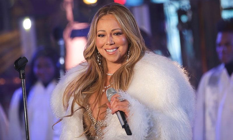 Mariah Carey paraliza las críticas con su actuación de fin de año