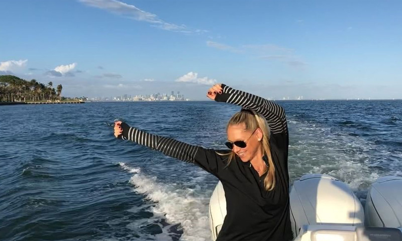 Anna Kournikova bailando 'El baño'