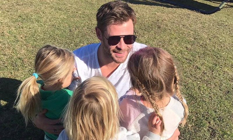 Chris Hemsworth con sus tres hijos
