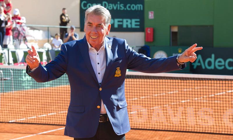 Manolo Santana, hospitalizado para someterse a una intervención quirúrgica