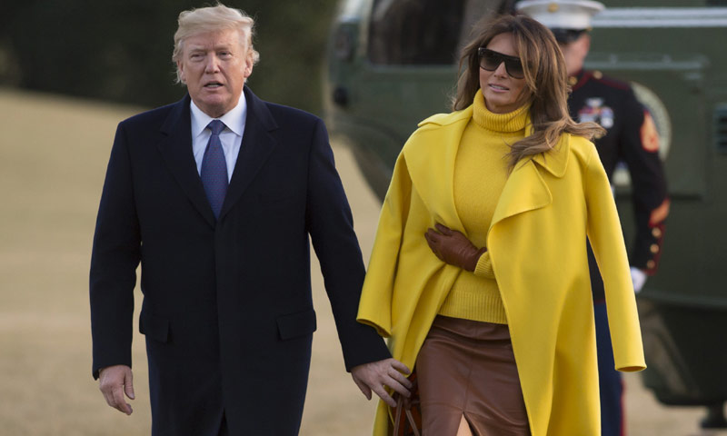 El vídeo del que todo el mundo habla: la comentada reacción de Melania al ofrecerle la mano Donald Trump