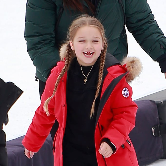 Harper Beckham demuestra sus dotes con el patinaje