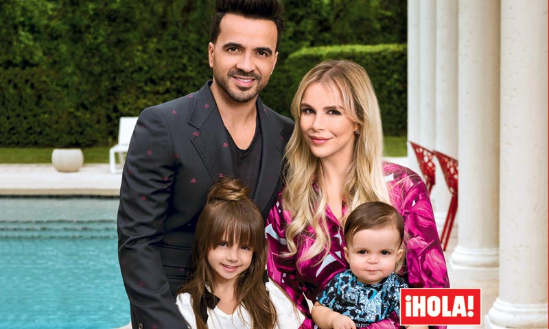 Luis Fonsi y su familia en ¡HOLA!