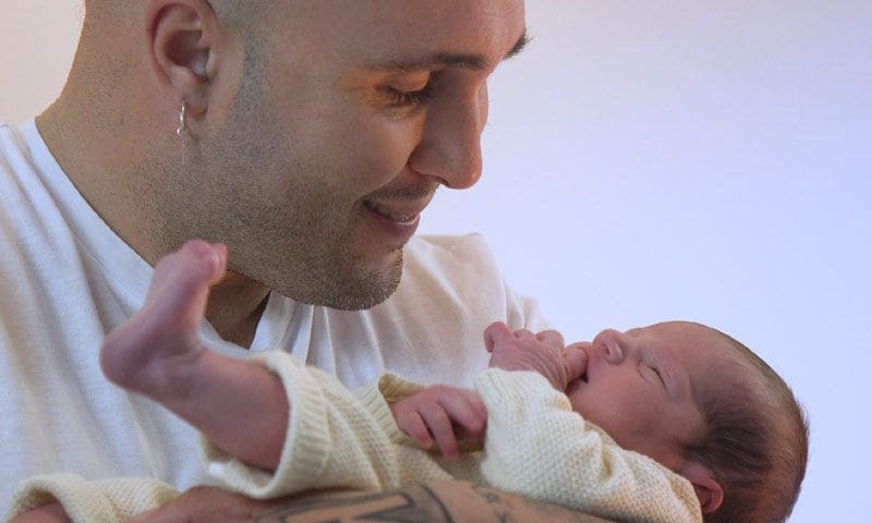 Kiko Rivera explica por qué eligieron el nombre de Carlota para su hija en su sesión de fotos más emotiva y familiar
