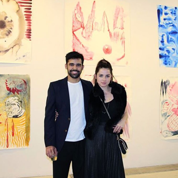 Ana de Armas apoya a su chico Alejandro Pineiro y se muestra 'muy orgullosa' de su exposición