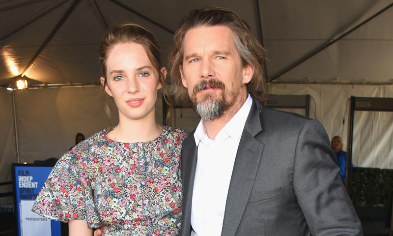 Maya, hija de Uma Thurman y Ethan Hawke, comienza su carrera hacia la fama en la serie de moda, 'Stranger things'