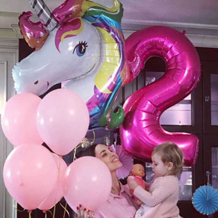 Globos, 'cupcakes' y ¡hasta un unicornio! en el cumpleaños de Alexia, hija de Lorena Van Heerde