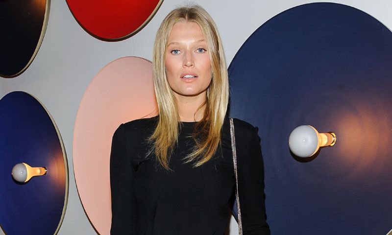 Toni Garrn baila al ritmo de 'La cintura', el próximo 'single' de Álvaro Soler