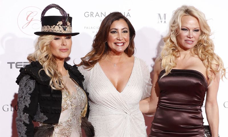 FOTOGALERÍA: ¿Qué hacen Pamela Anderson y Anastacia con Ana Rosa Quintana, Borja Thyssen y Carlos Falcó?