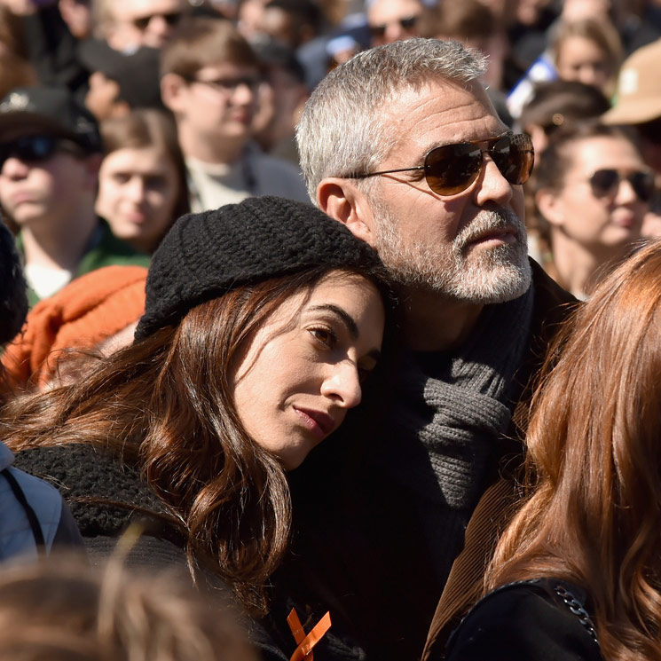 George y Amal Clooney, Miley Cyrus y parte de las Kardashians, en la marcha histórica contra las armas