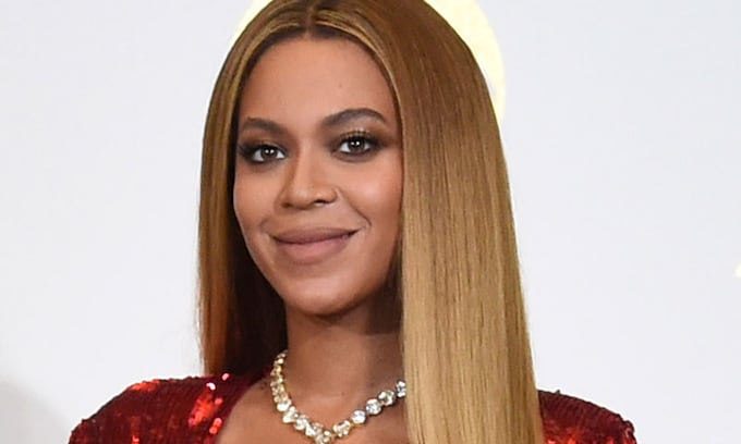 Beyoncé en la alfombra roja de los Pemios Grammy
