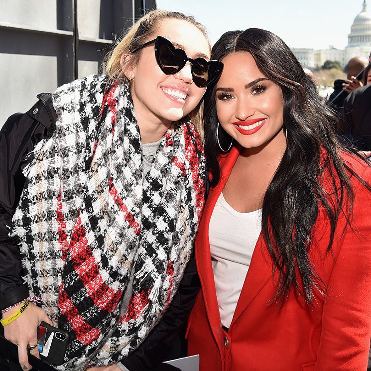 Miley Cyrus y Demi Lovato posan juntas y entierran su pasada enemistad