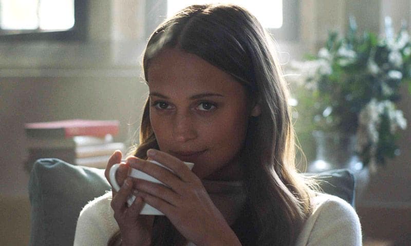 Entrevistamos a Alicia Vikander, que cuenta su historia de amor, pero... en la ficción