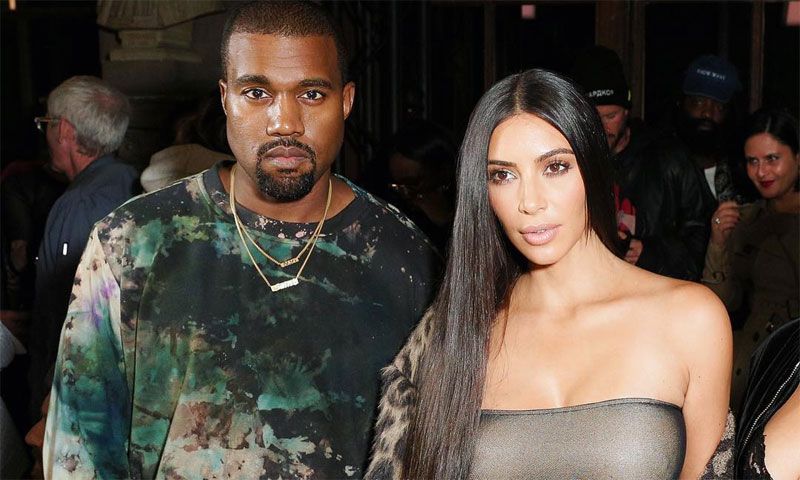 Kim Kardashian consigue, con gran esfuerzo, su primera foto familiar