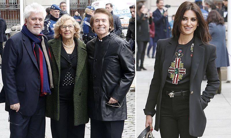 Almodóvar y Raphael reciben sus títulos de hijos adoptivos de Madrid rodeados de amigos
