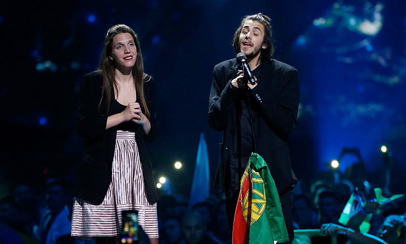 Salvador Sobral vuelve a los escenarios con la mejor compañera