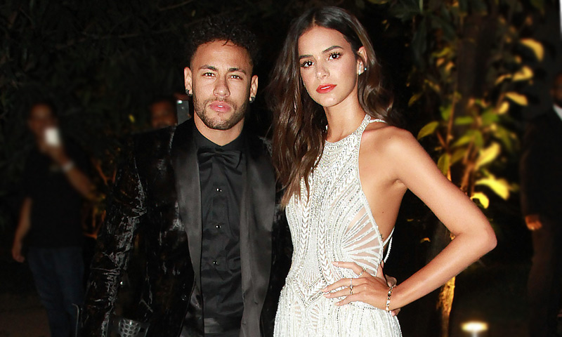 Neymar y Bruna Marquezine, presumen de amor... ¡y se comen a besos!