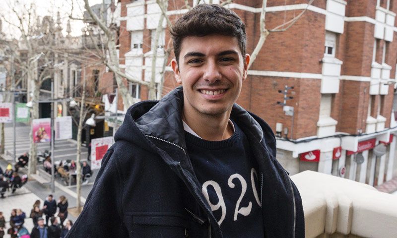 El gesto más aplaudido de Alfred y sus fans