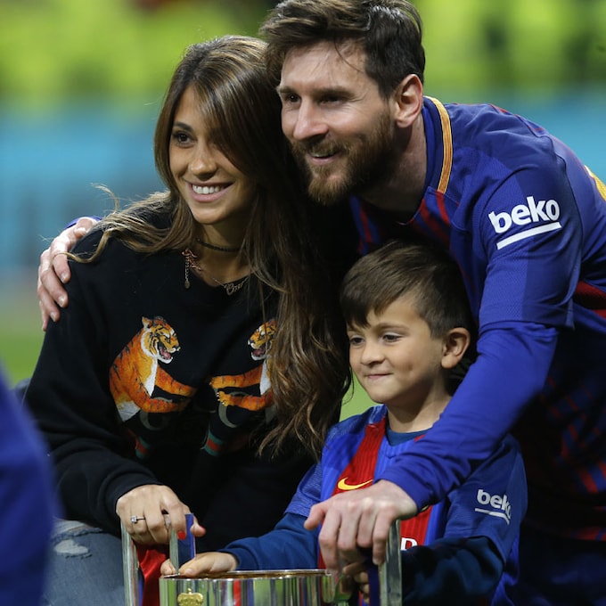 La alegría de los jugadores del Barça y sus hijos tras ganar la Copa del Rey