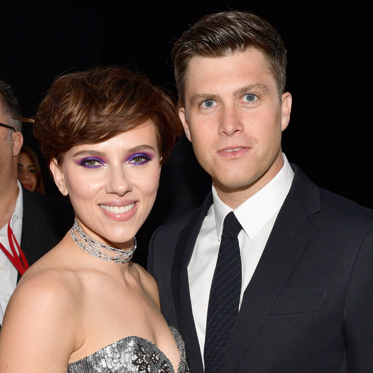 ¡Saltan chispas! Scarlett Johansson y Colin Jost, enamoradísimos en su debut sobre la alfombra roja