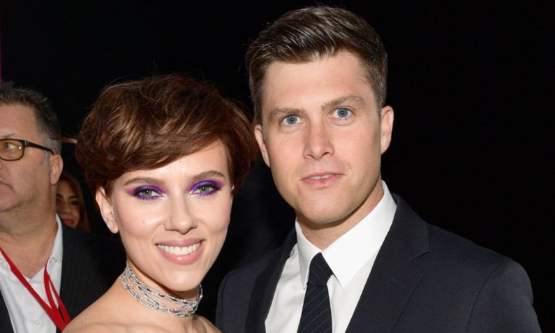 Scarlett Johansson y Colin Jost debut alfombra roja