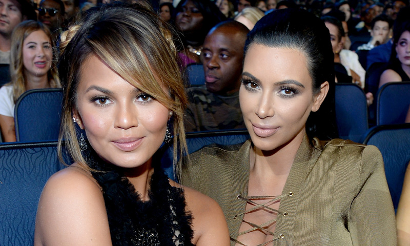 Chrissy Teigen y Kim Kardashian, una amistad más fuerte que el enfrentamiento entre sus maridos