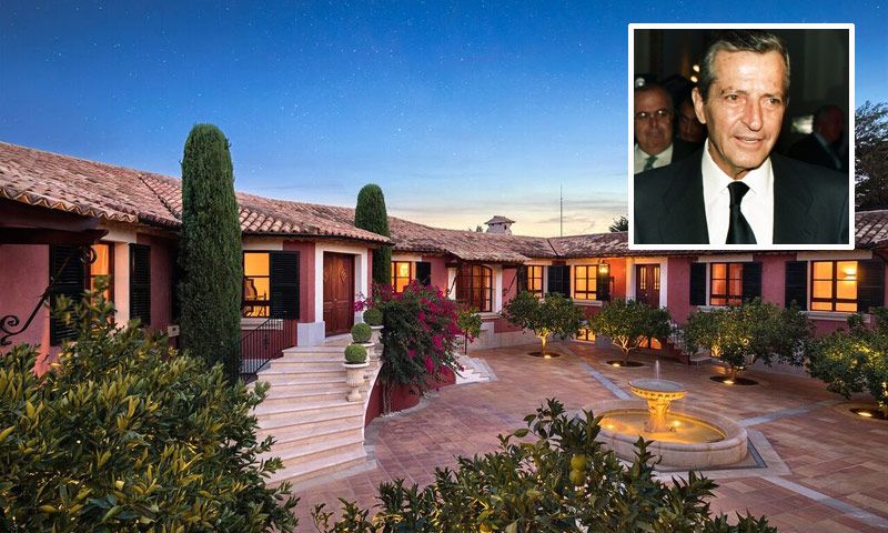 La exclusiva residencia en la que veraneaba Adolfo Suárez sale a la venta por trece millones de euros