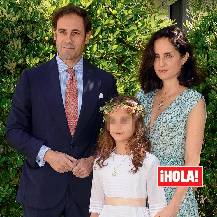 En ¡HOLA!, Carolina Herrera y Miguel Báez 'El Litri' juntos por primera vez tras su separación, en la comunión de su hija