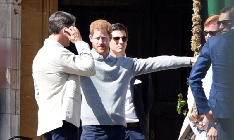 EXCLUSIVA: Así ensayaba el príncipe Harry con su hermano Guillermo y sus amigos su enlace