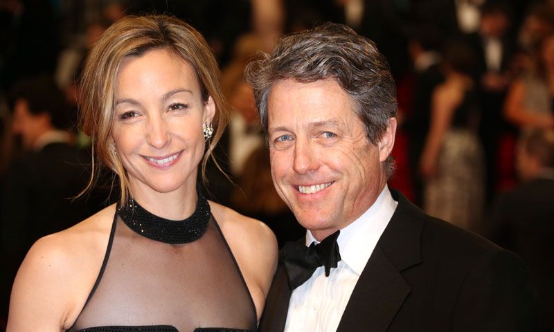 Hugh Grant y Anna Eberstein