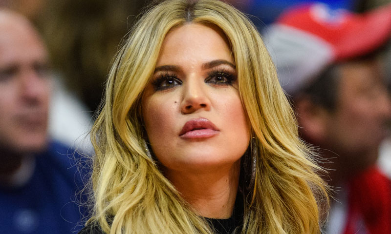 Khloé Kardashian rompe su silencio mientras se refugia en su hija True