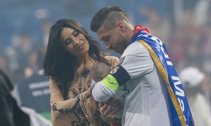 Pilar Rubio salta al campo con sus hijos y Sergio Ramos se vuelve loco con ellos