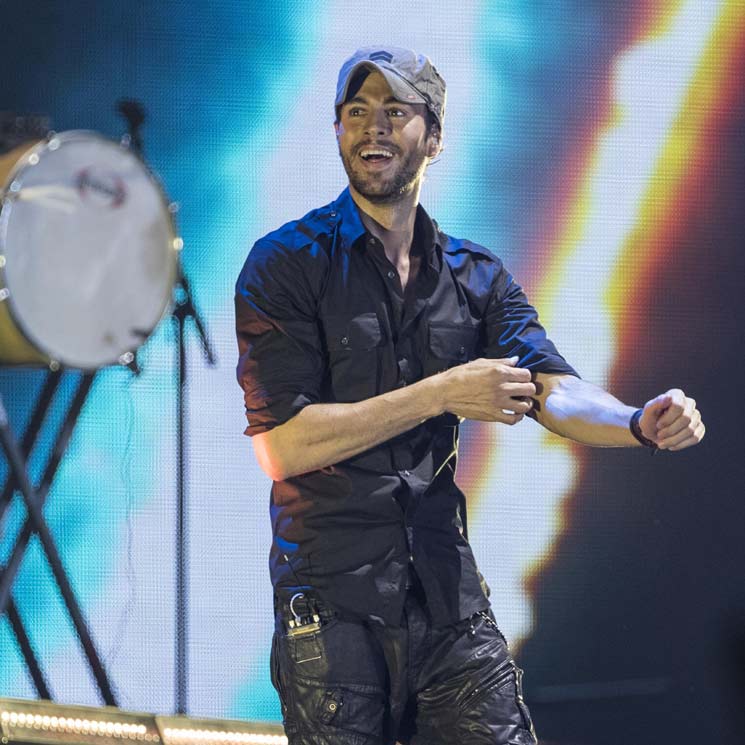 Enrique Iglesias echa de menos a sus mellizos 'como un loco'