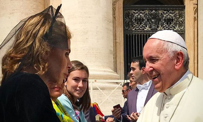 El encuentro de Ágatha Ruiz de la Prada con el Papa Francisco que ha emocionado a la diseñadora