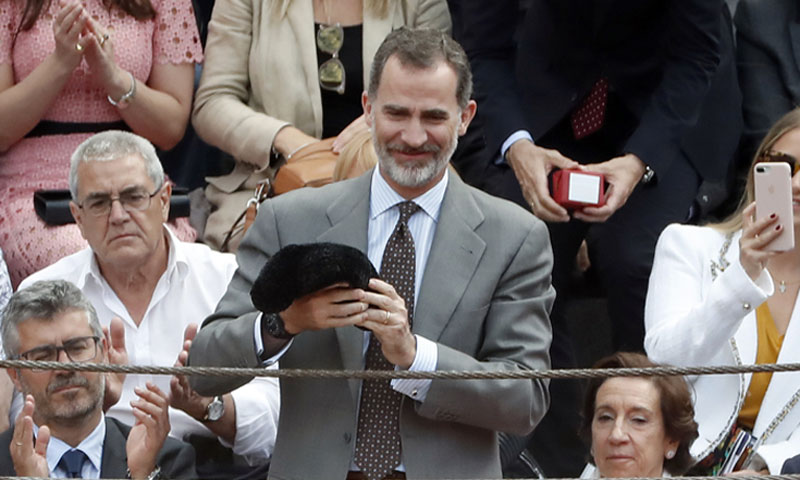 Ágatha Ruiz de la Prada y Luis Miguel Rodríguez presencian la ovación al Rey en Las Ventas